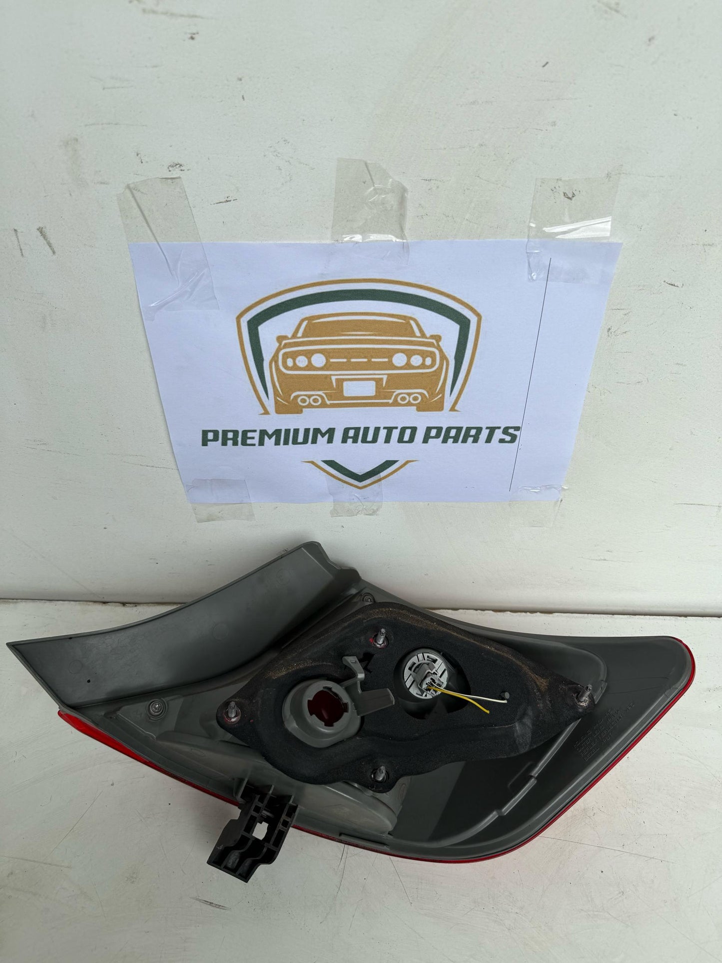 2011 Toyota Camry Left Taillight