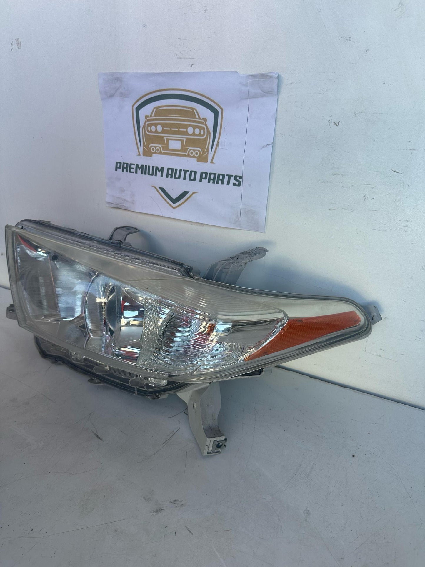 2012 Toyota Kluger Left Headlight