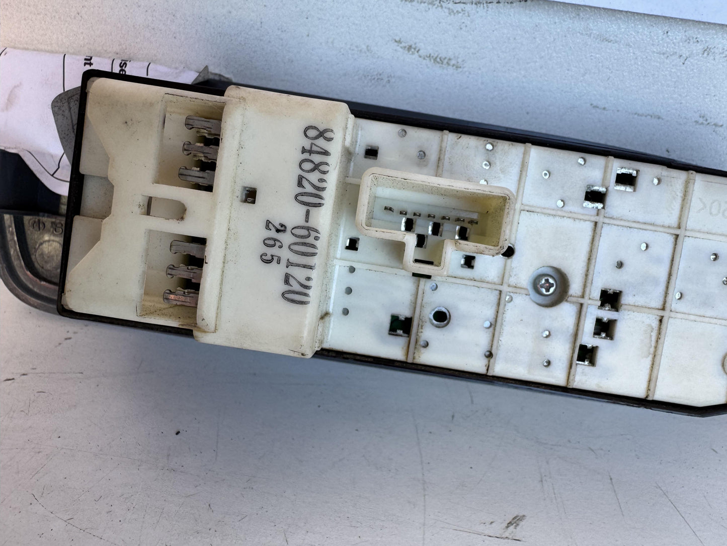 2001 J100 Right Front Window Switch