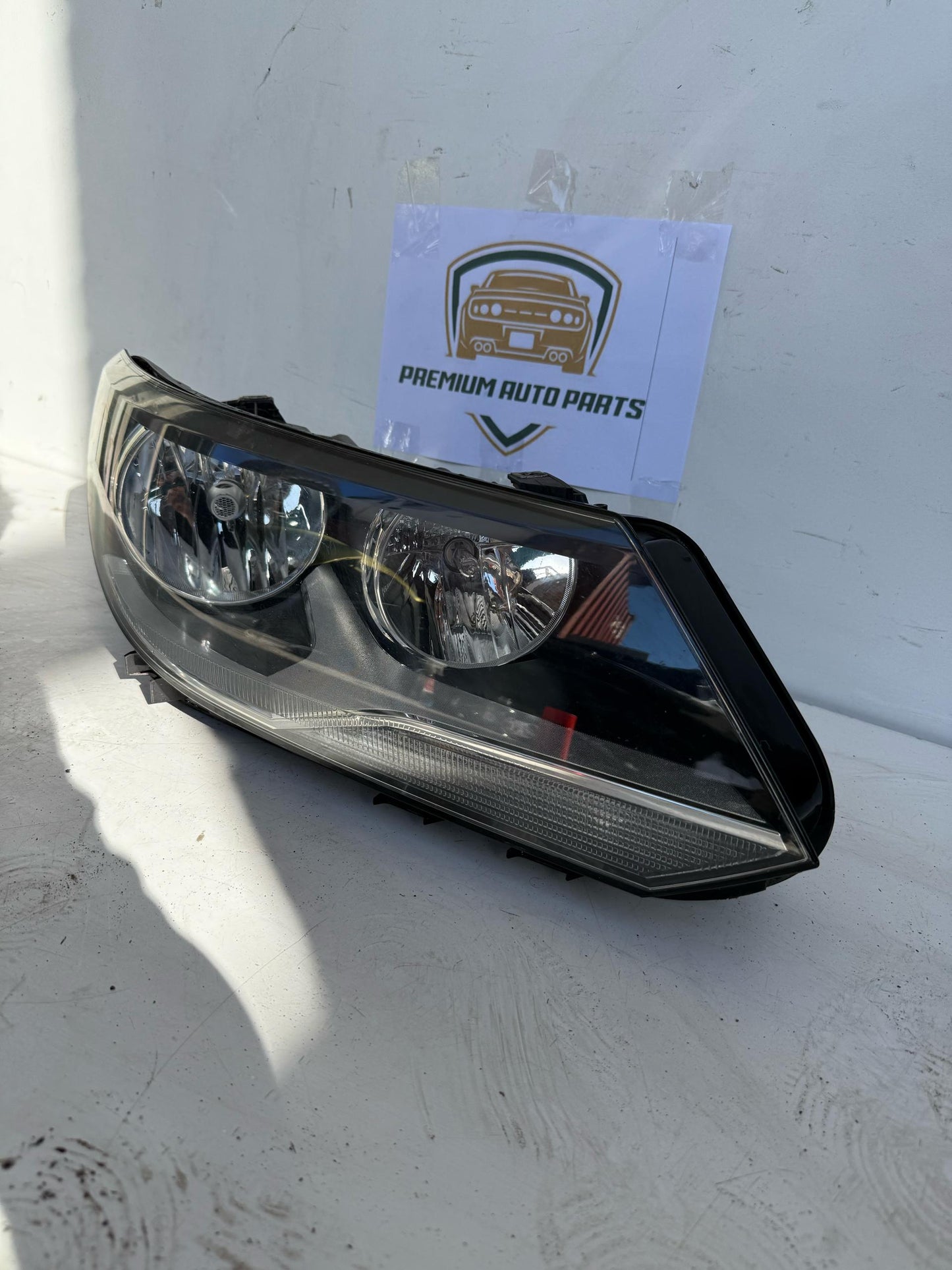 2012 Volkswagen Tiguan MK1 - 5N Right Headlight