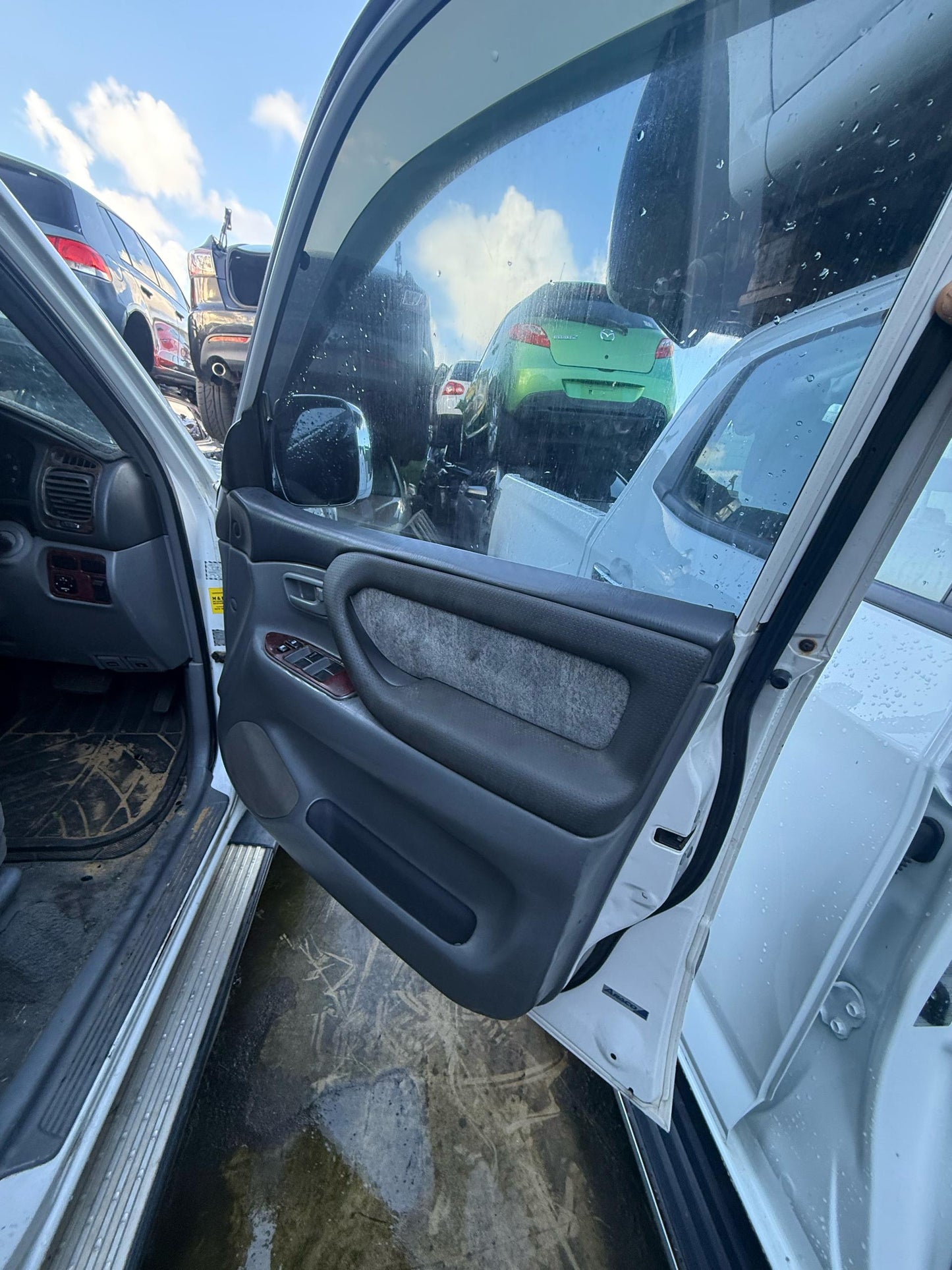 Toyota
Land Cruiser