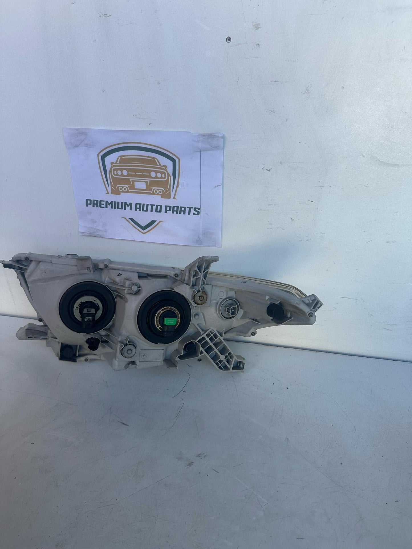 2012 Toyota Kluger Right Headlight