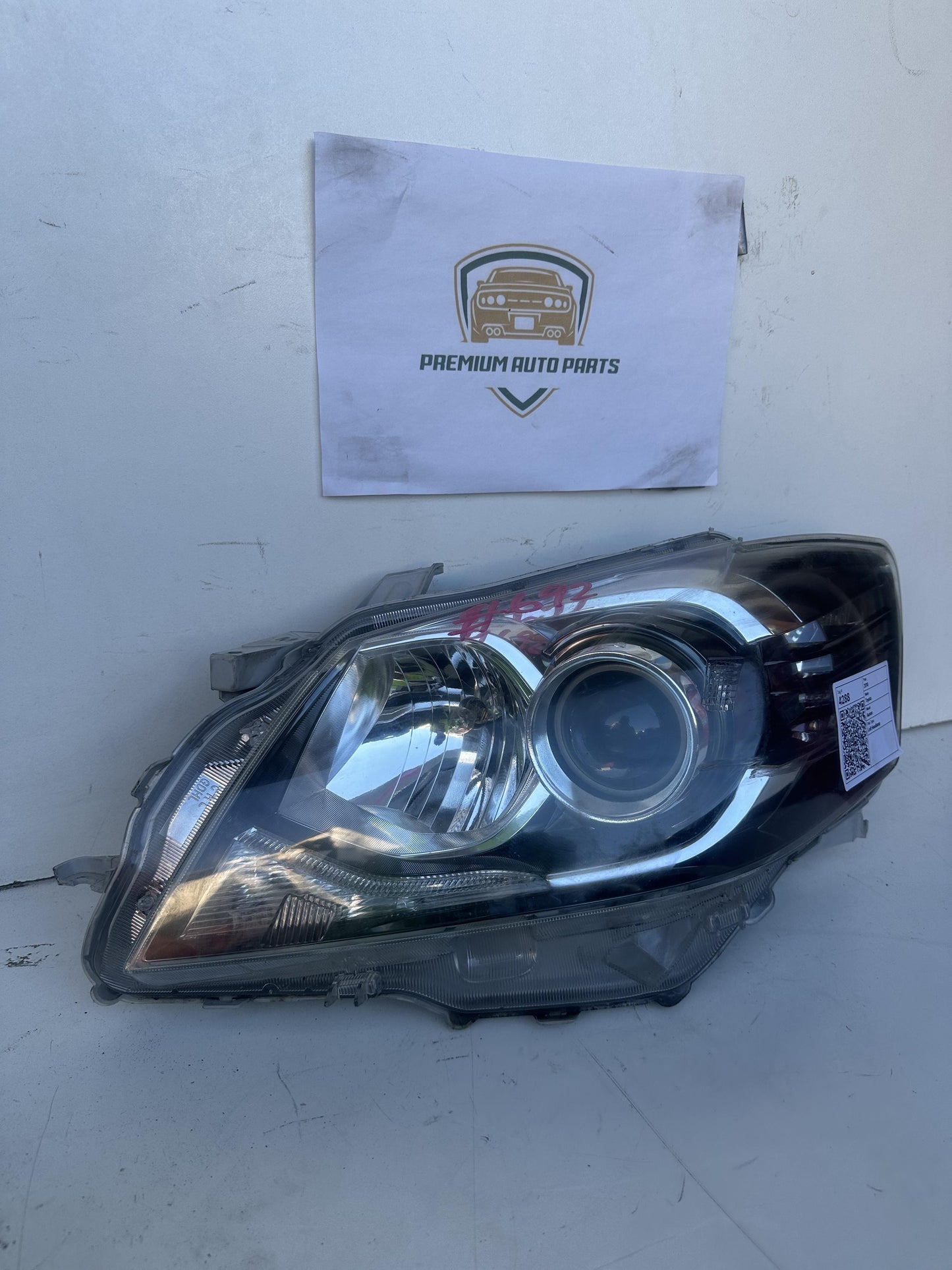 2010 V40 Left Headlight
