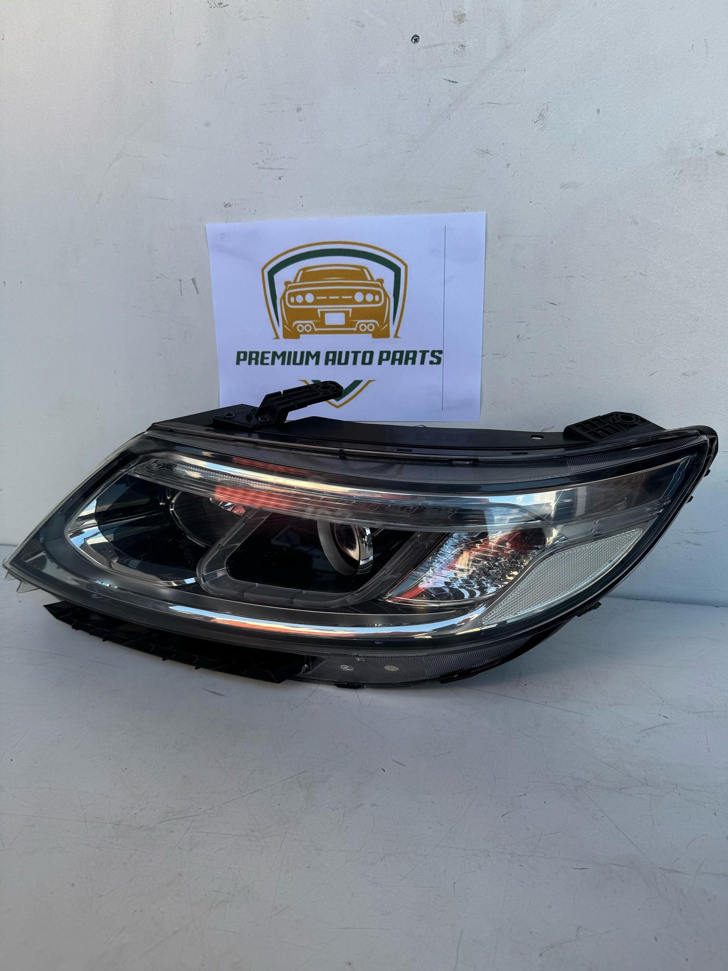 2012 Kia Sorento Left Headlight