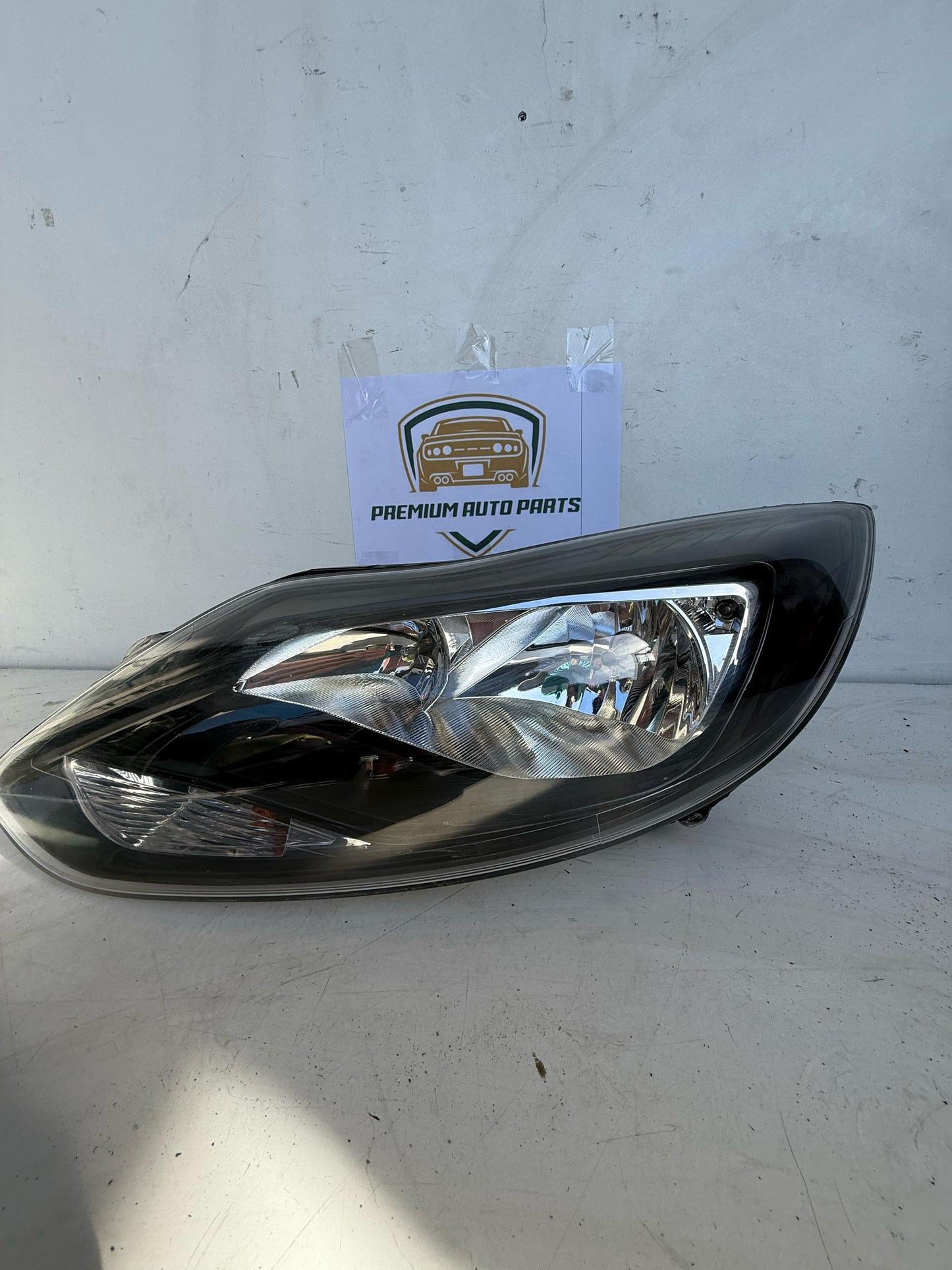 2010 Ford Focus Left Headlight