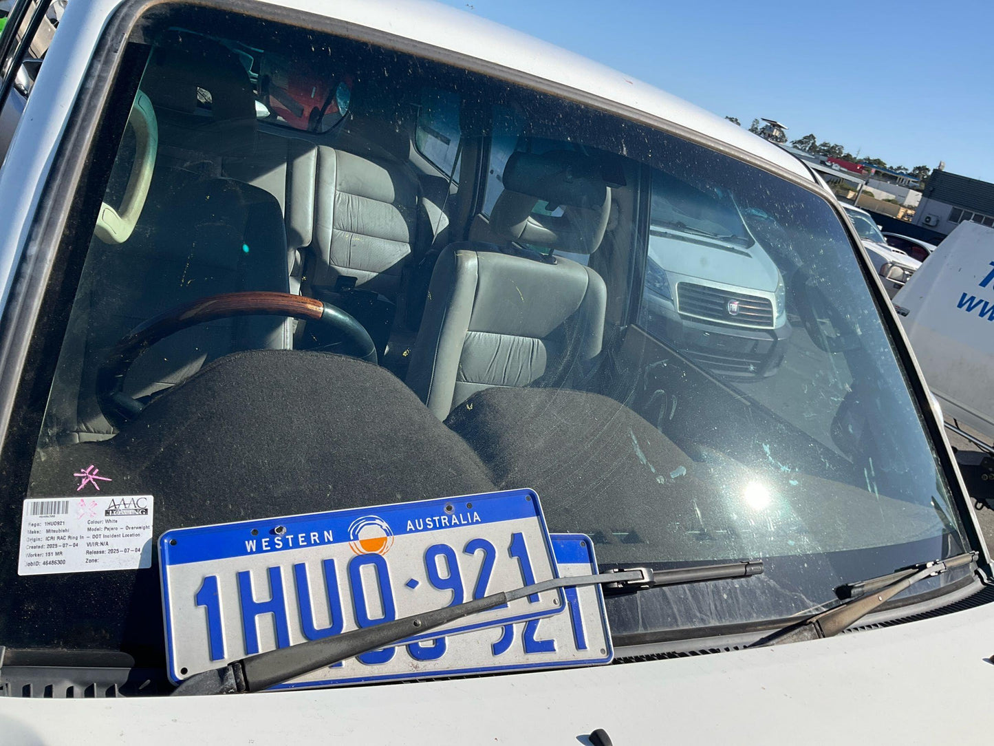 Mitsubishi
Pajero