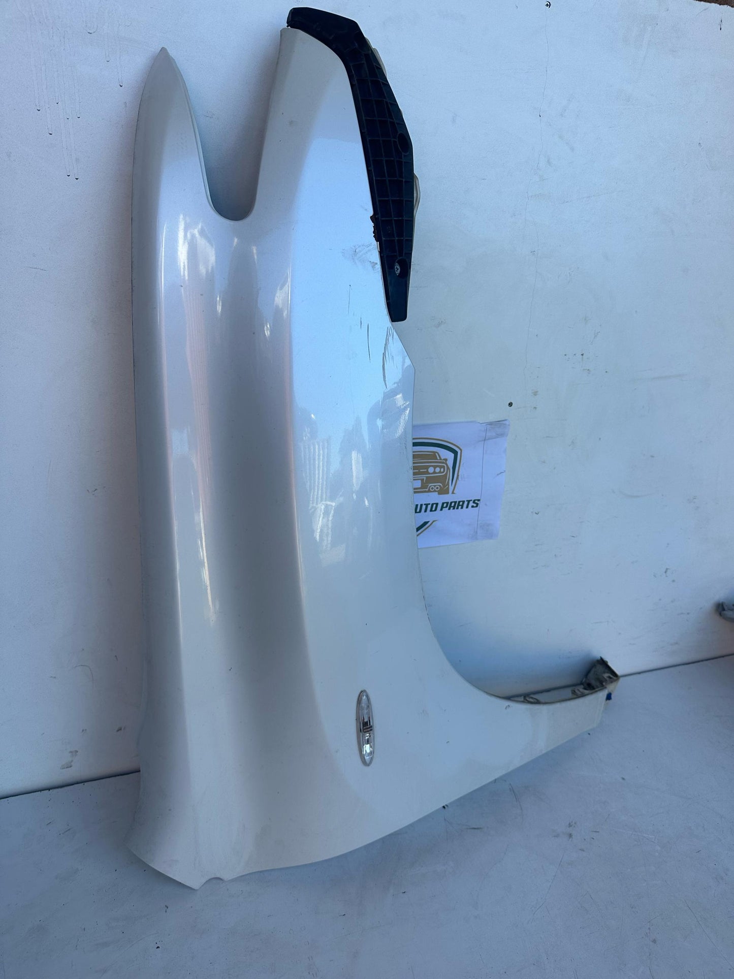 2012 Toyota Kluger Right Front Guard