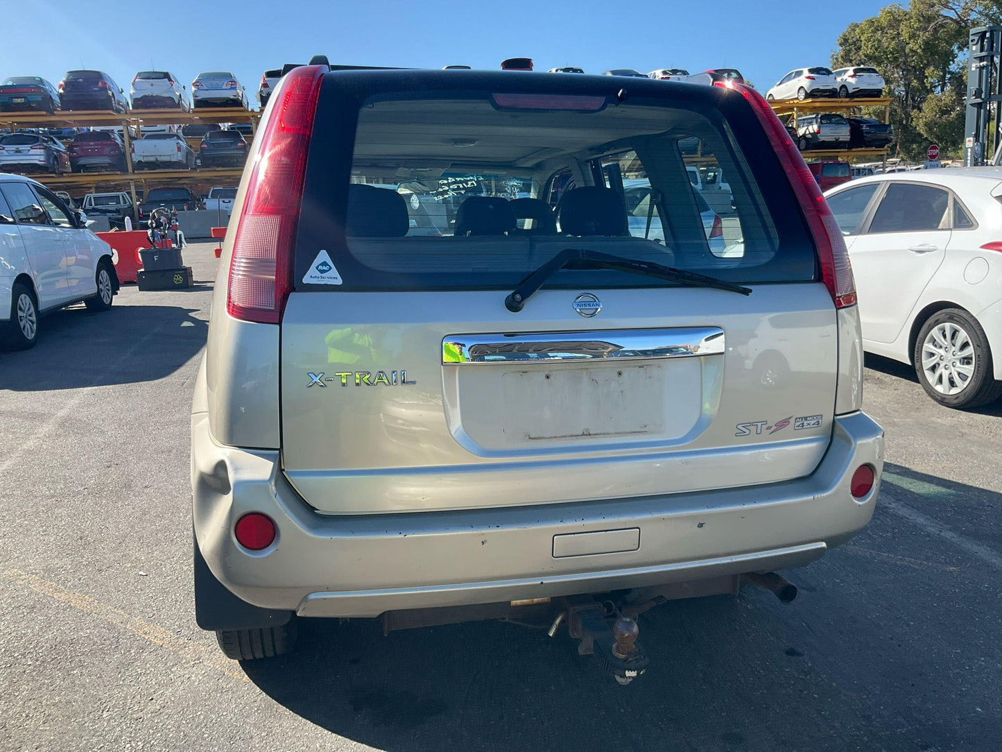 Nissan
X-Trail
