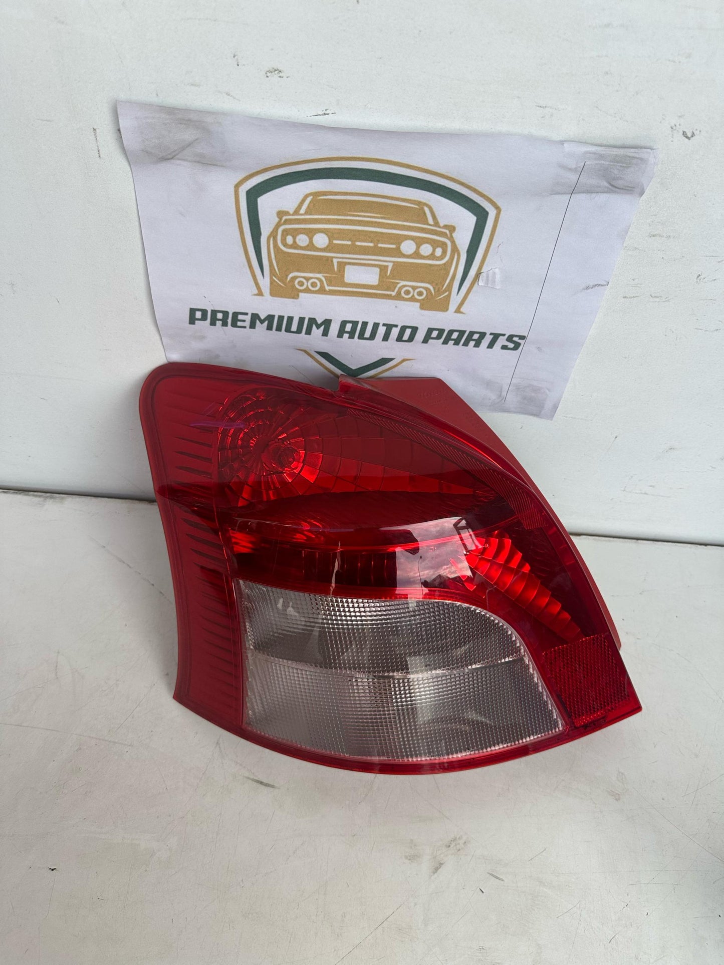 2007 Toyota Yaris Left Taillight