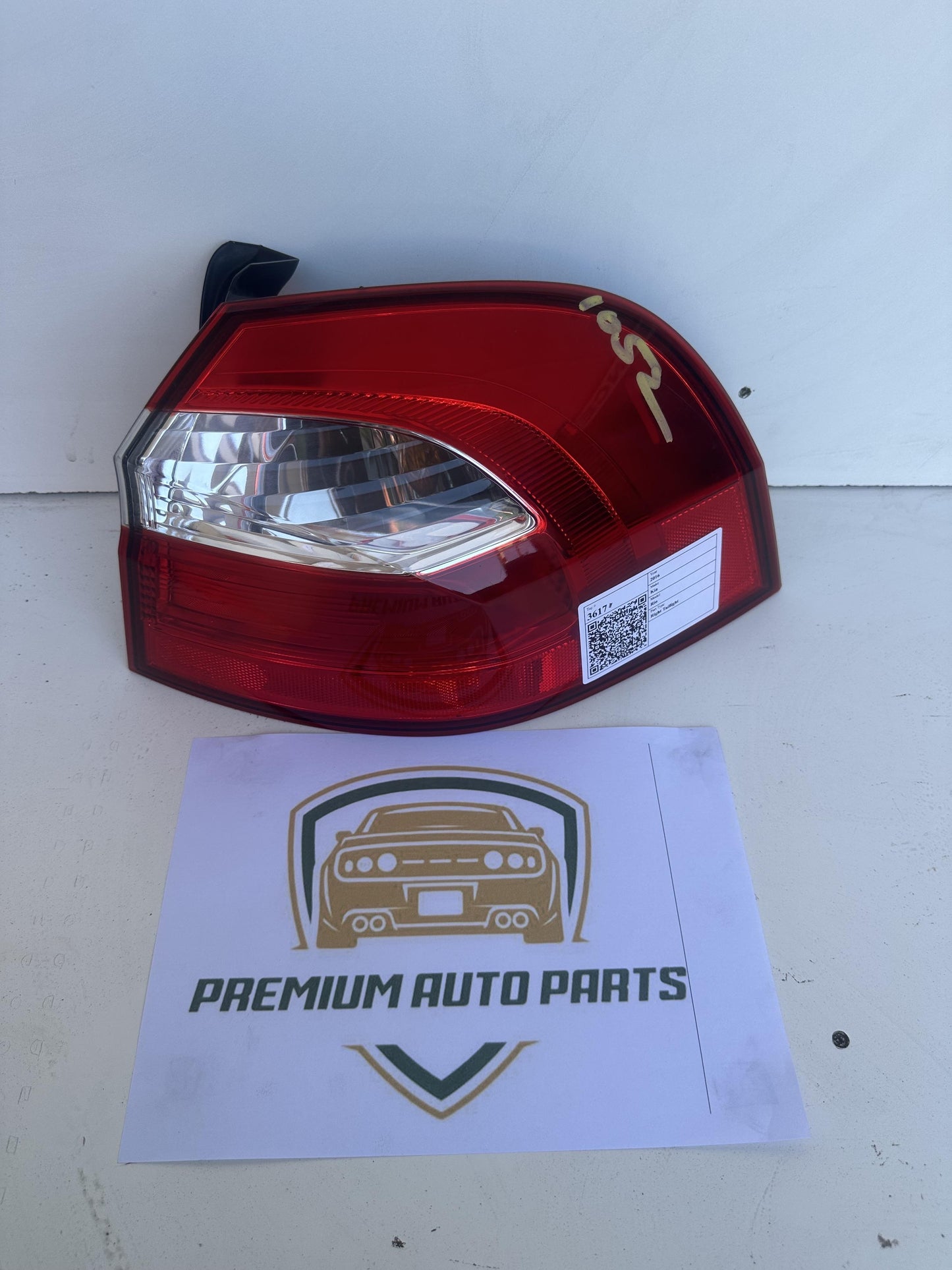 2016 UB Right Taillight