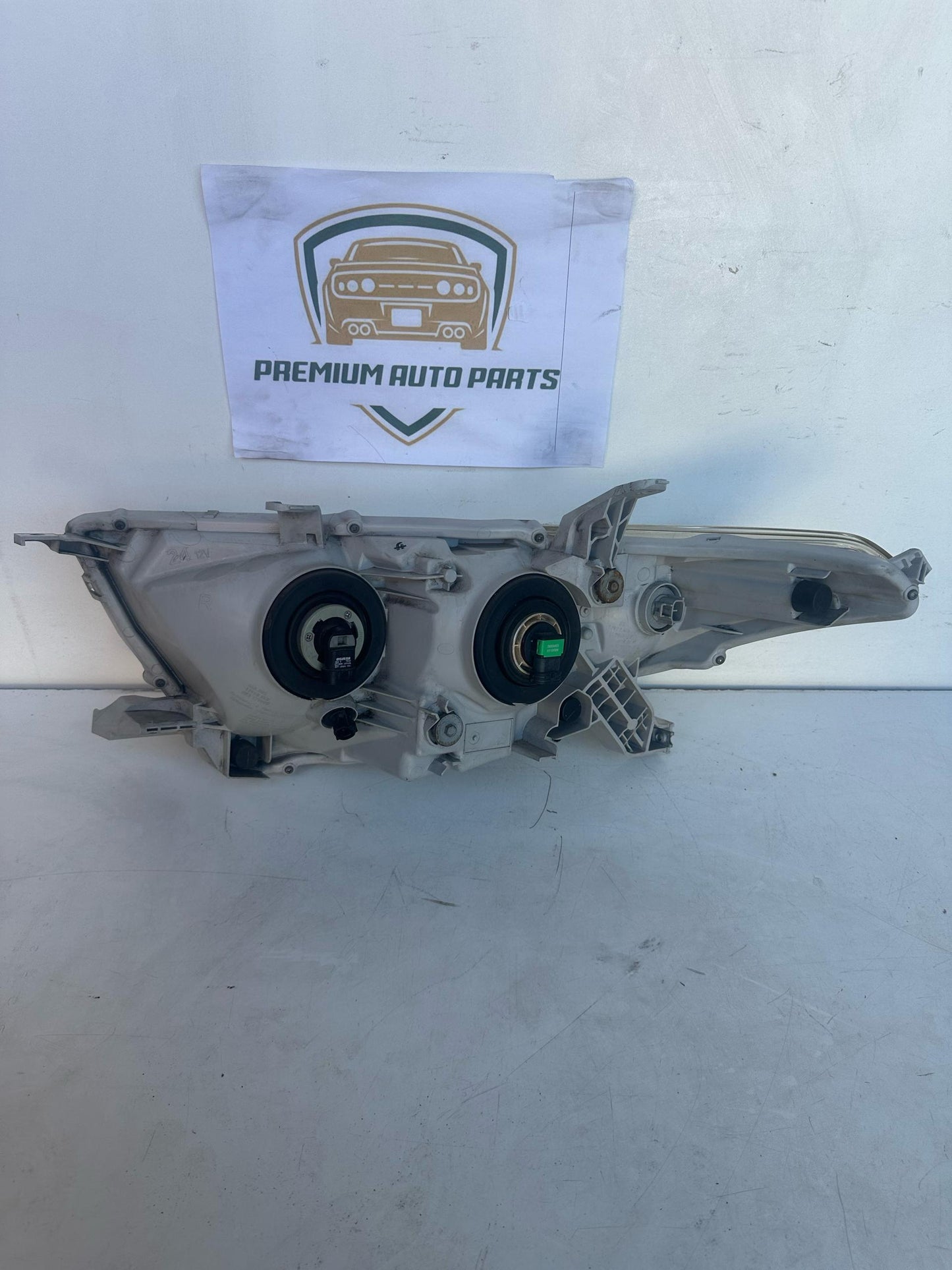 2012 Toyota Kluger Right Headlight