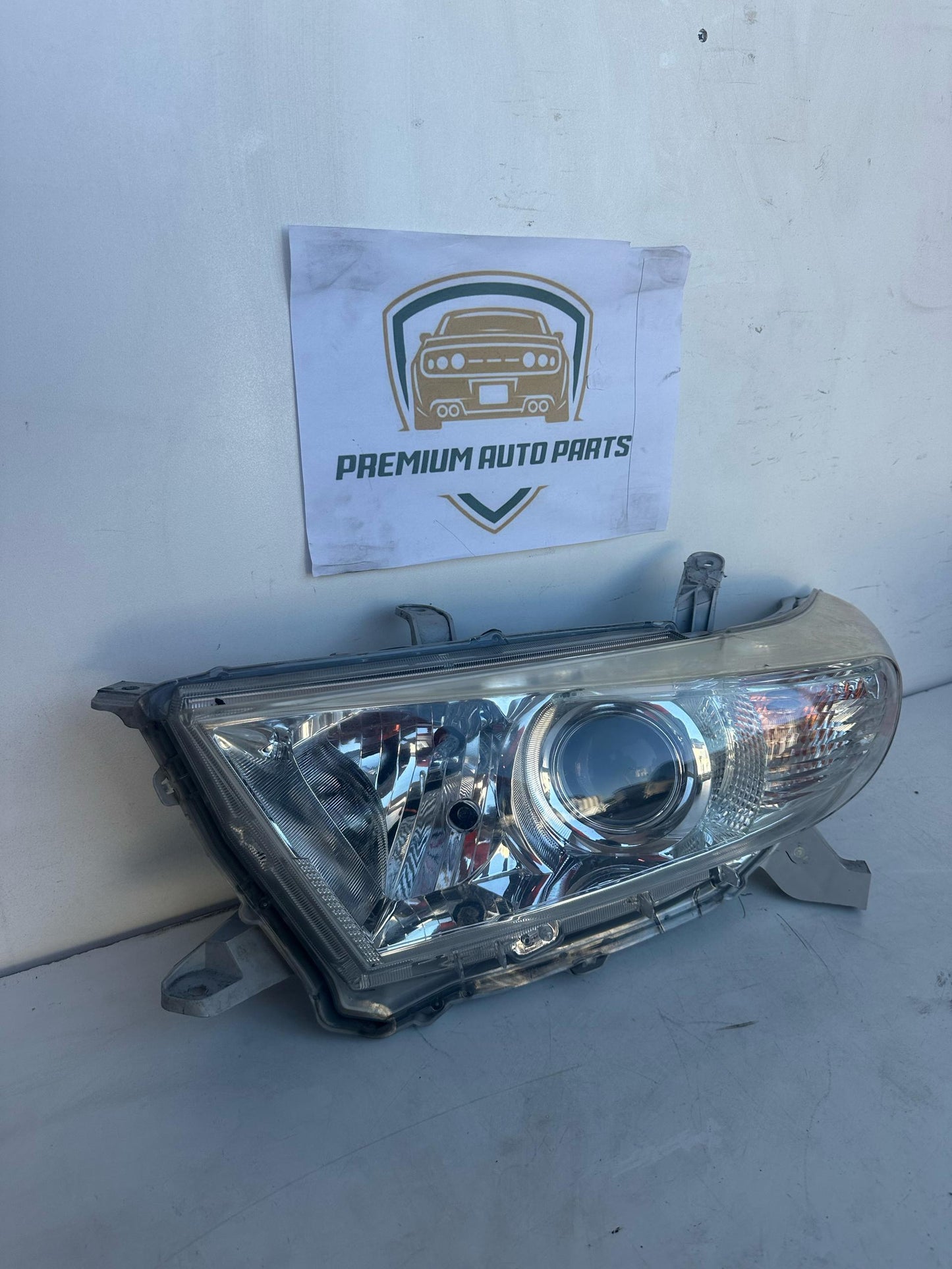 2012 Toyota Kluger Left Headlight