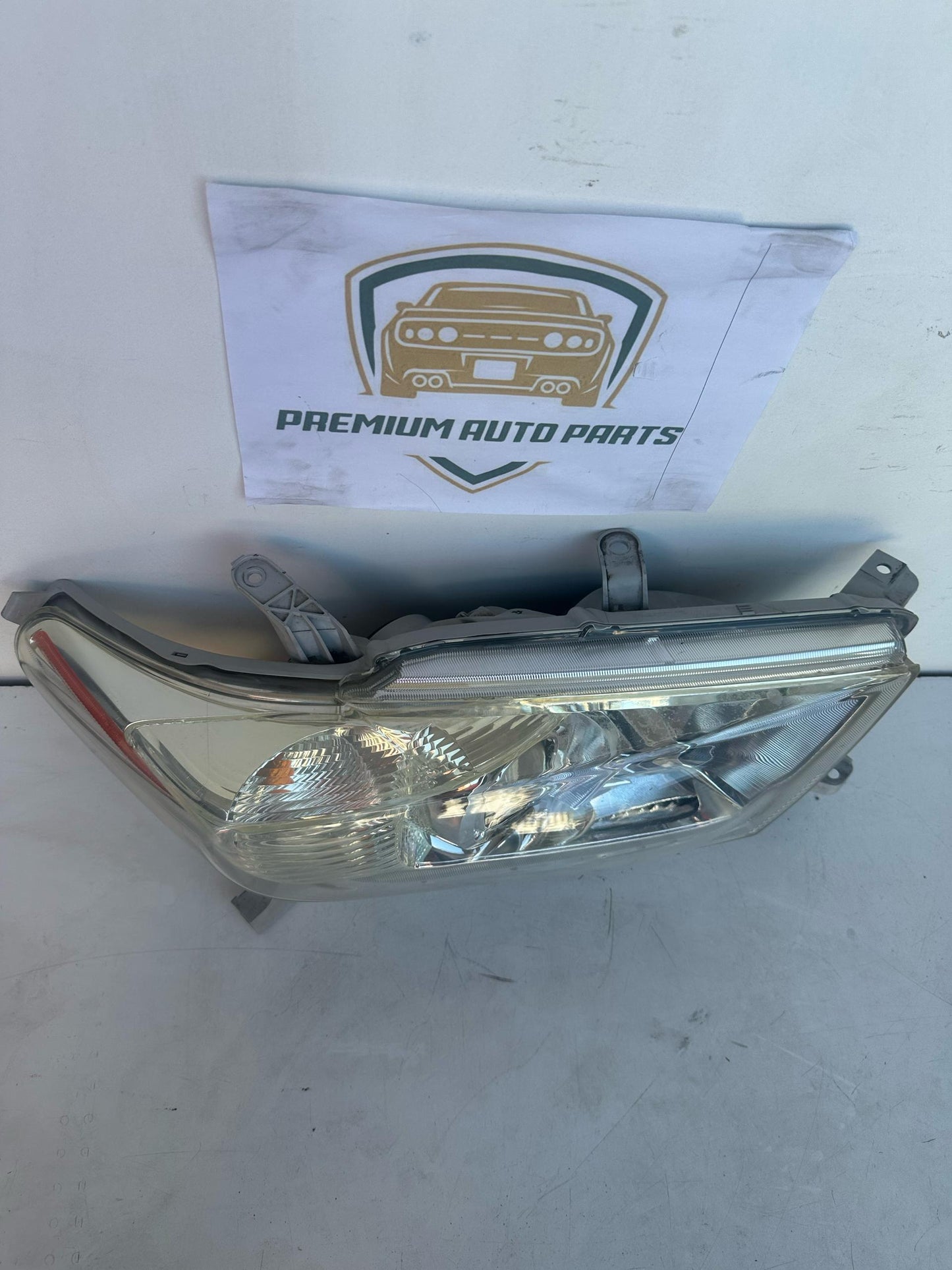 2012 Toyota Kluger Right Headlight