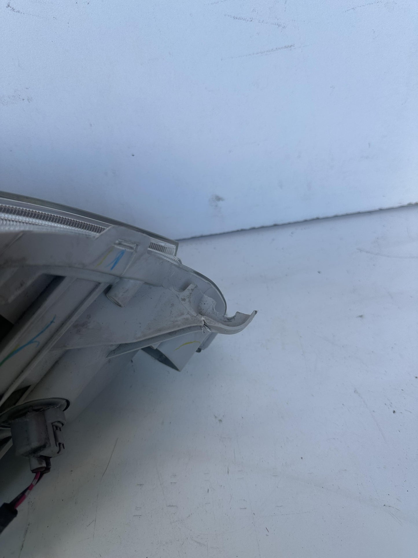 2010 V40 Left Headlight