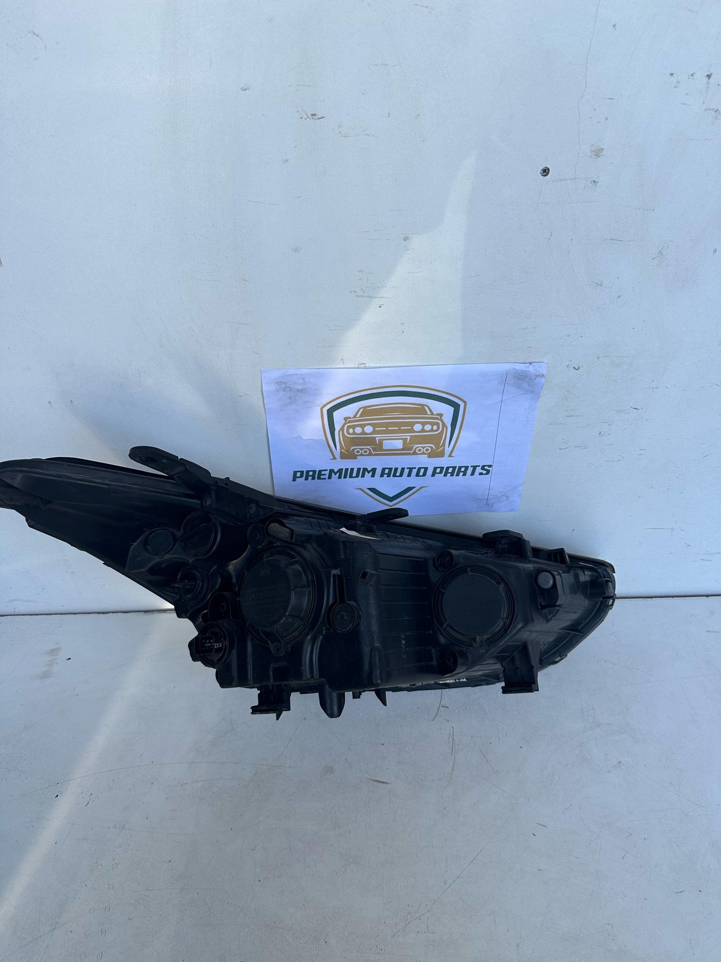 2013 Hyundai Santa FeDM Left Headlight