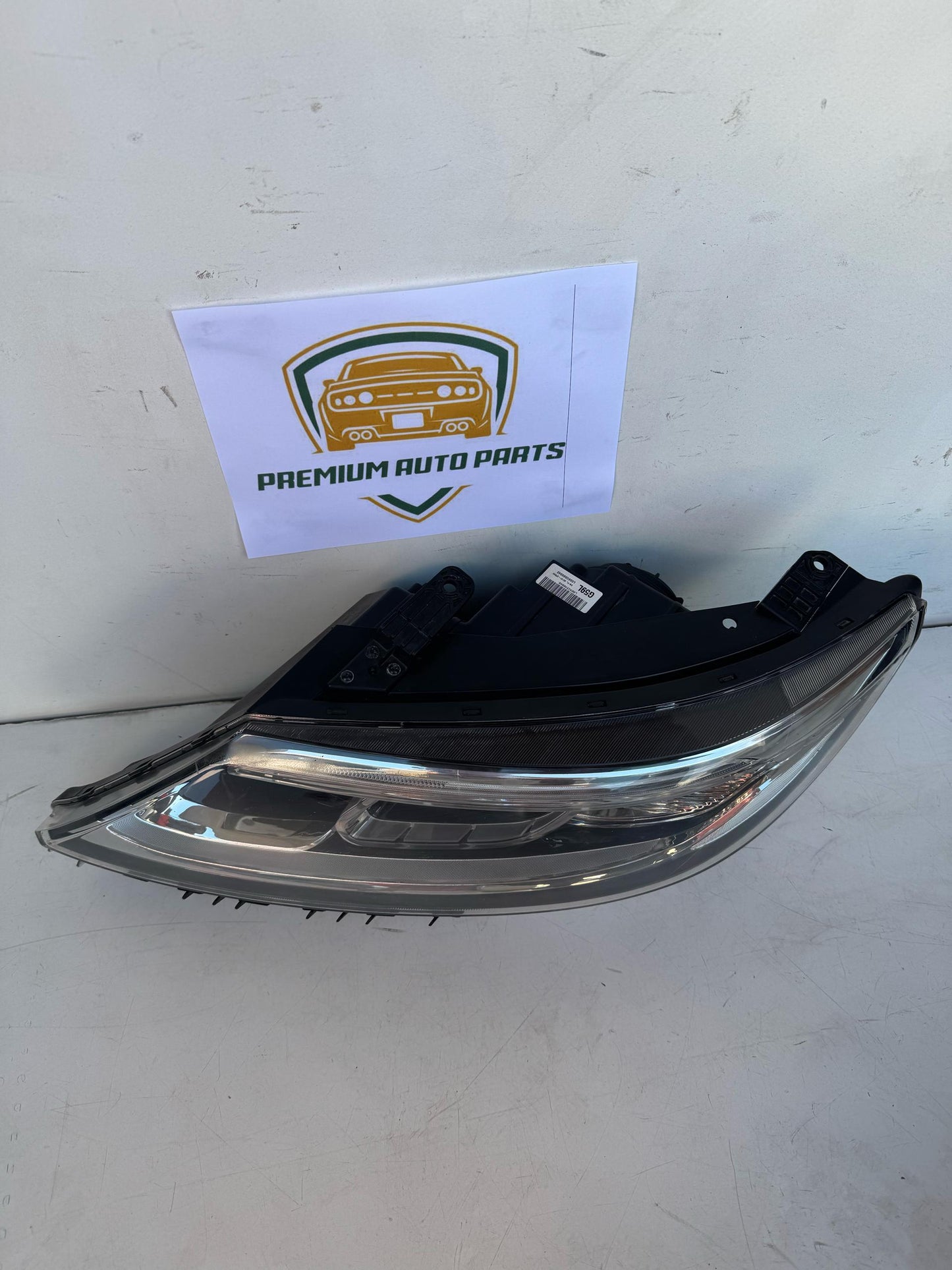 2012 Kia Sorento Left Headlight