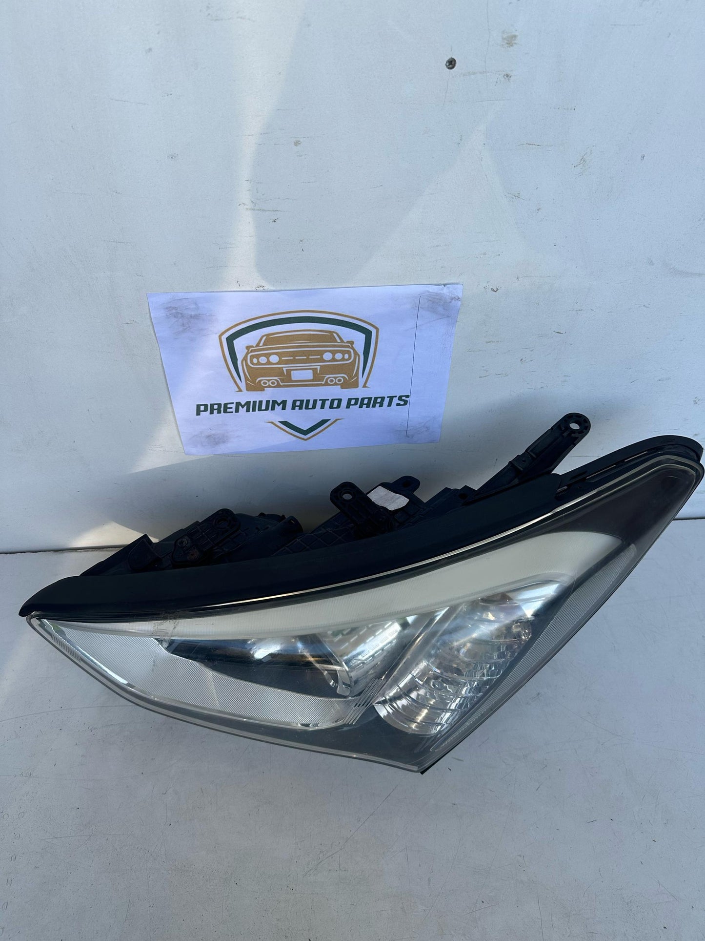 2013 Hyundai Santa FeDM Left Headlight