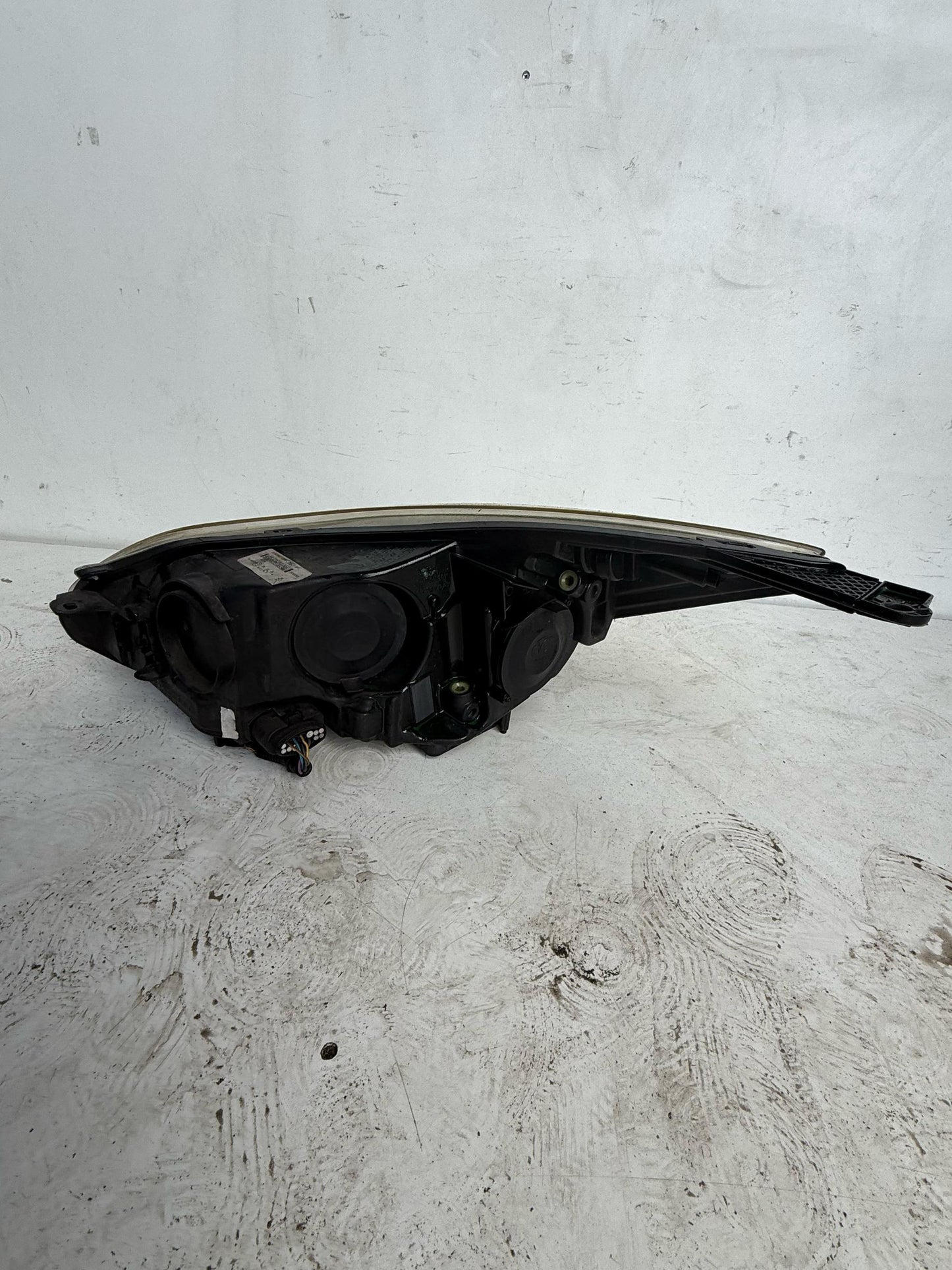 2010 Ford Focus Right Headlight