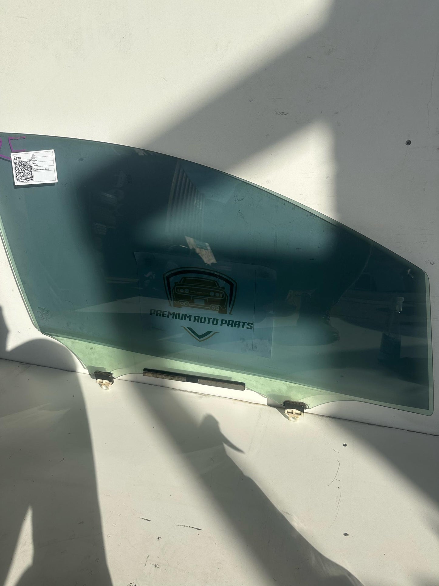 2008 E150 Right Front Door Glass