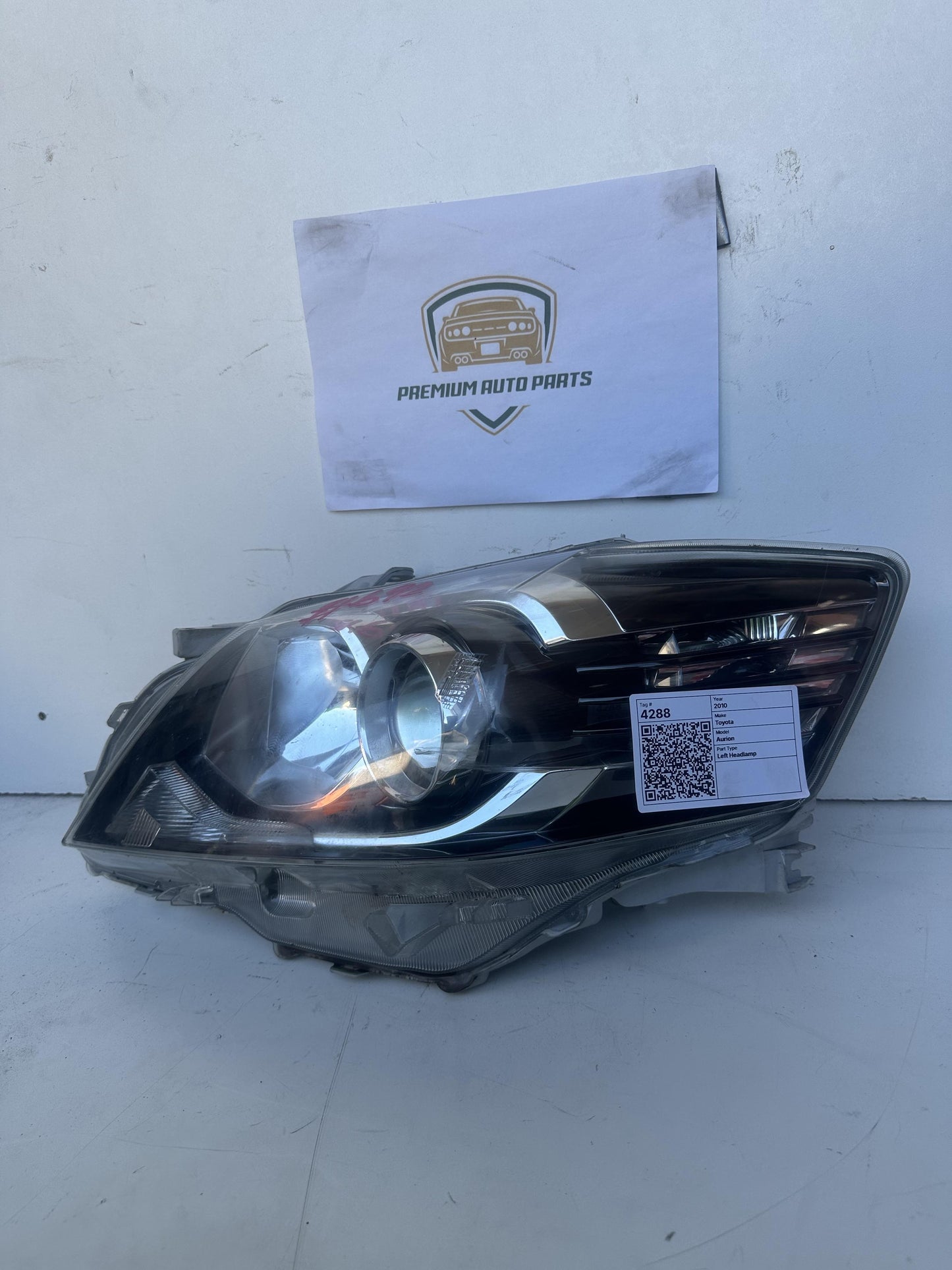 2010 V40 Left Headlight