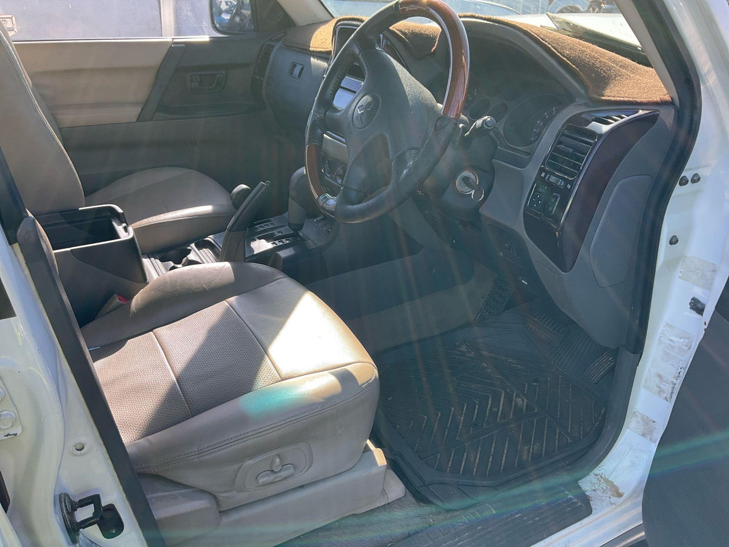 Mitsubishi
Pajero