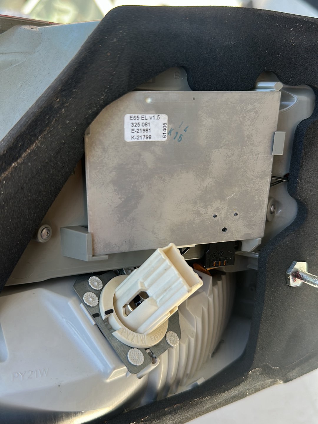 2005 BMW 740i Sedan Left Taillight