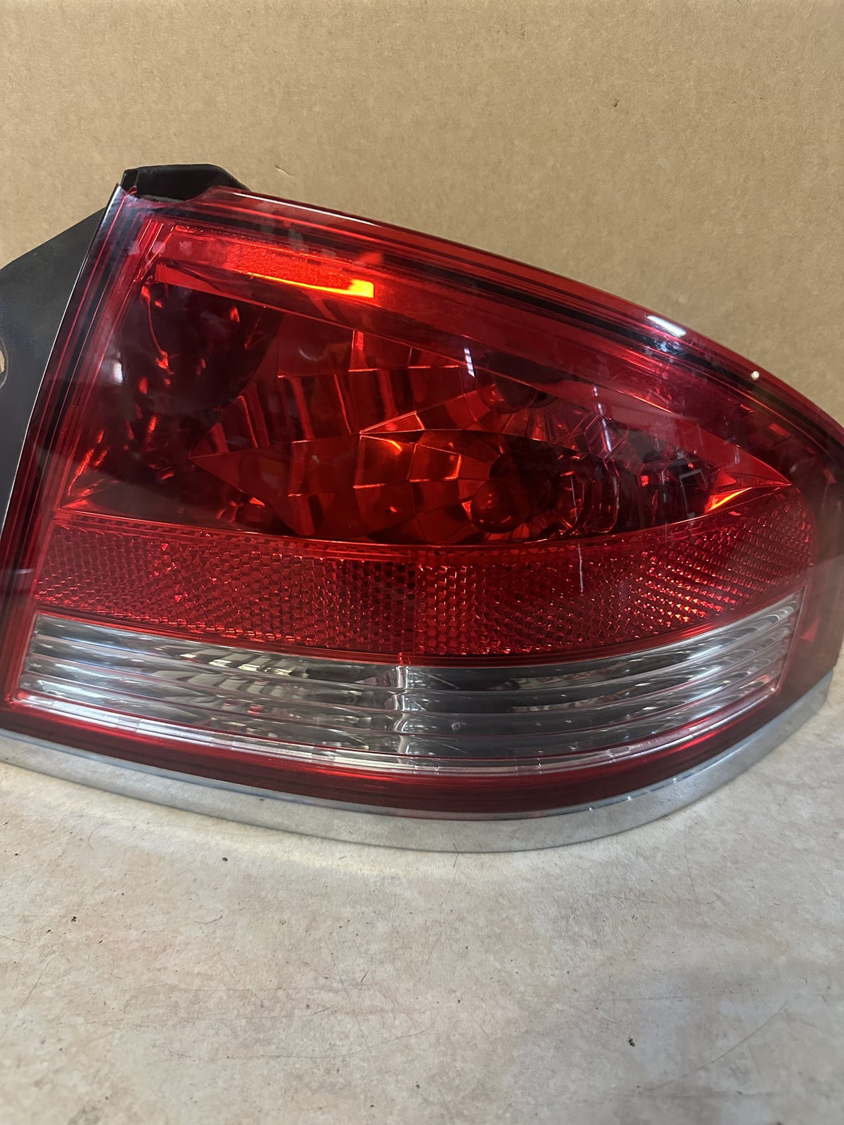 2006 Ford Falcon Right Taillight 2913405