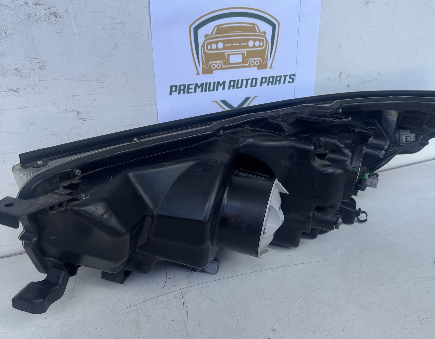 2015 U50 Right Headlight