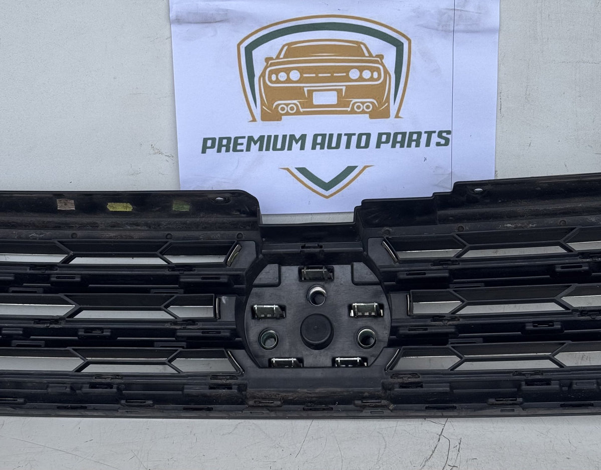 2015 Volkswagen Touareg MK2 - 7P Station Wagon Grille