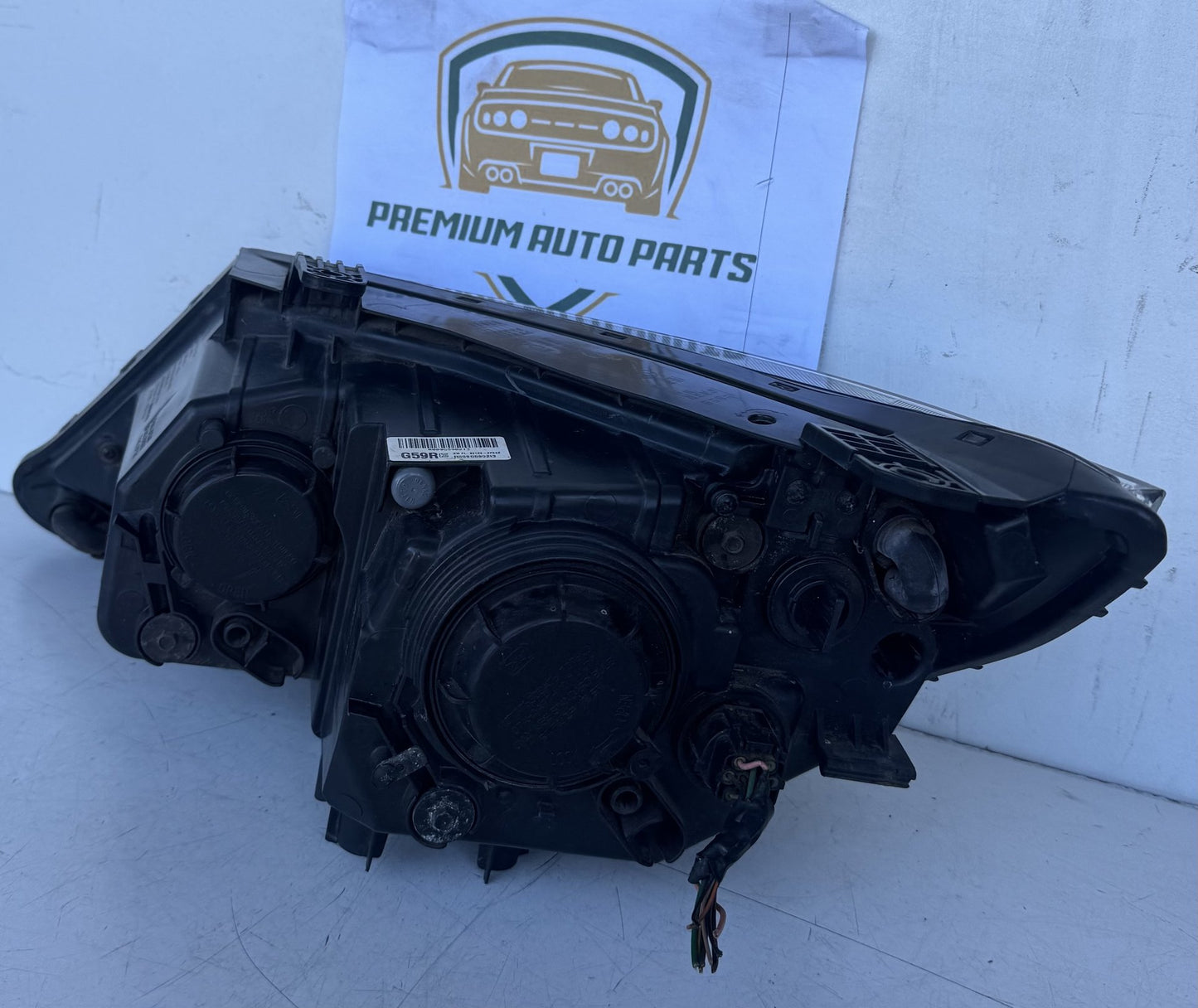 2014 Kia Sorento XM Station Wagon Right Headlight