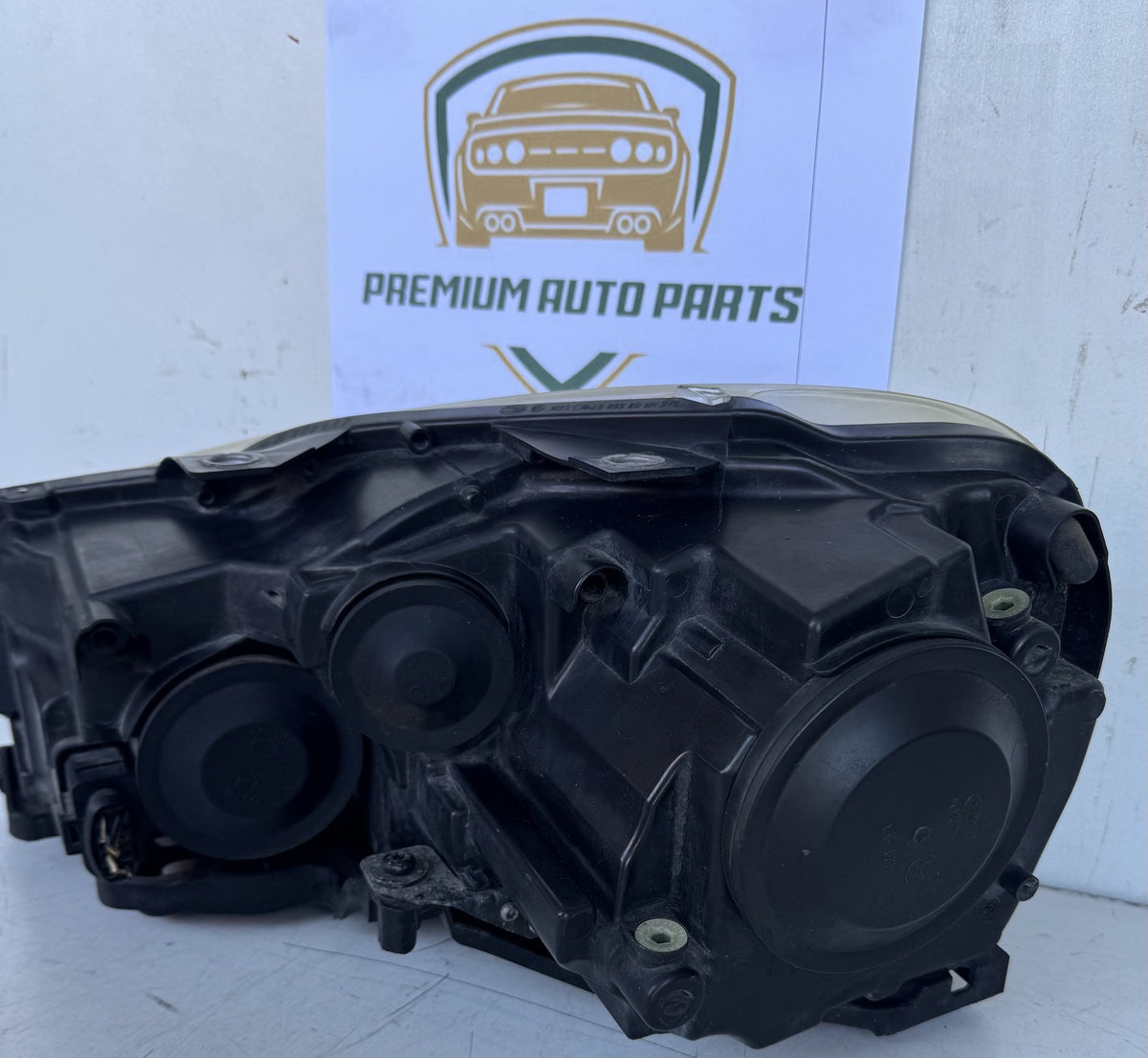2010 Volkswagen Golf MK6- 5K Station Wagon Right Headlight