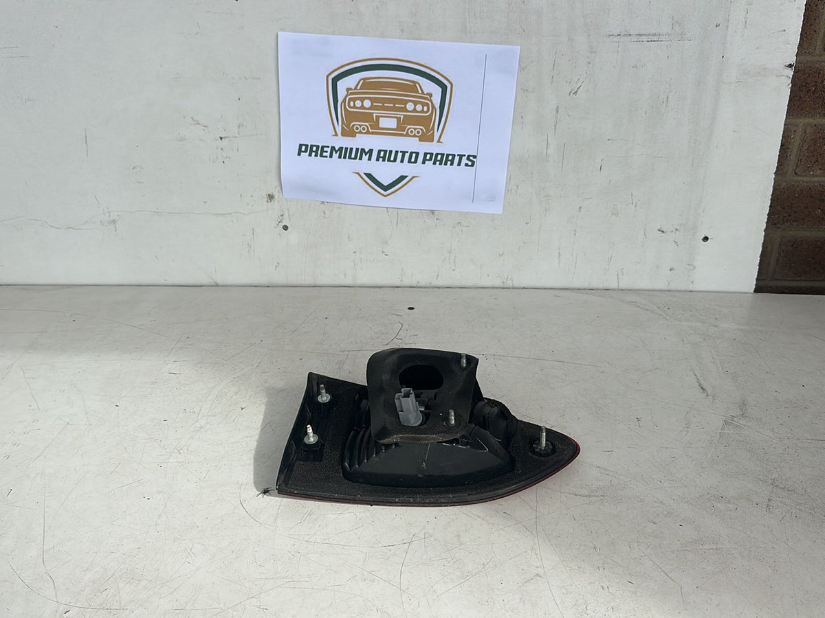 2007 Subaru B9 Tribeca SUV Right Bootlid Light