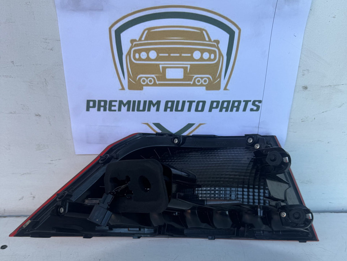 2018 Volkswagen Passat - Right Taillight