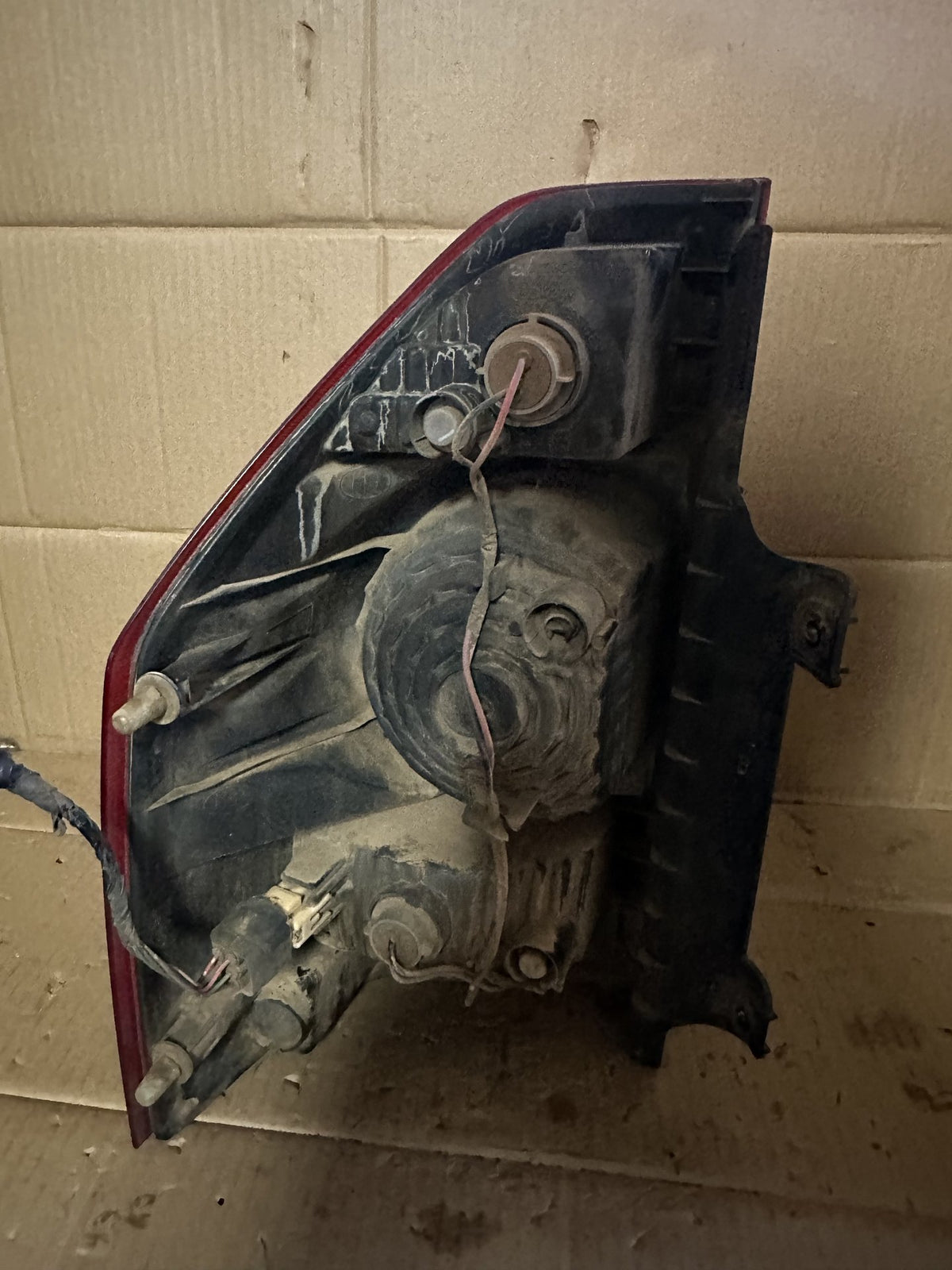 2004 Mitsubishi Pajero III NP - Right Taillight