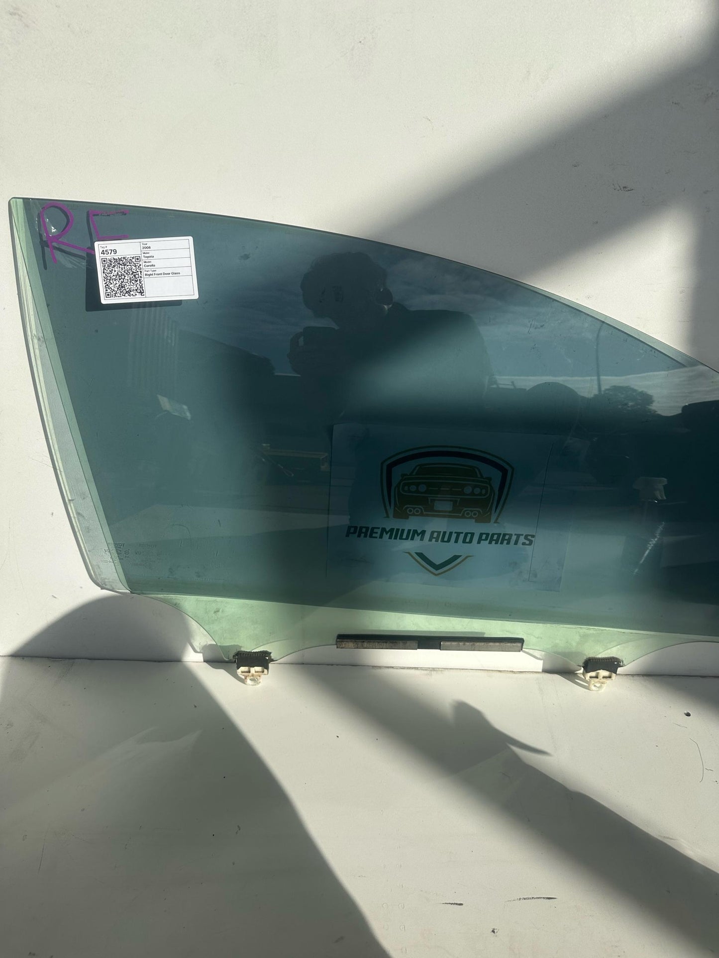 2008  E150 Right Front Door Glass