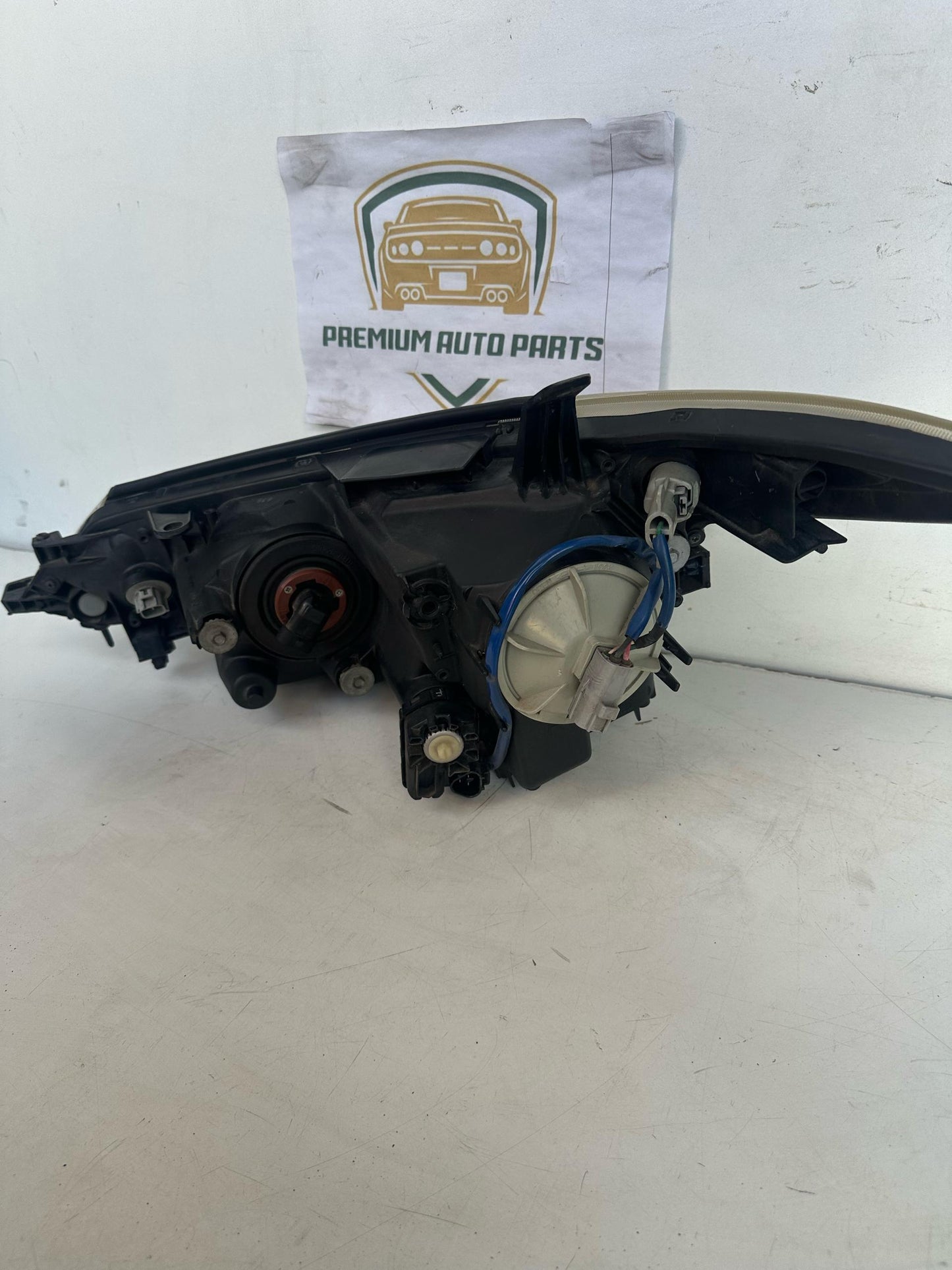 2006 Toyota Tarago R50 Right Headlight