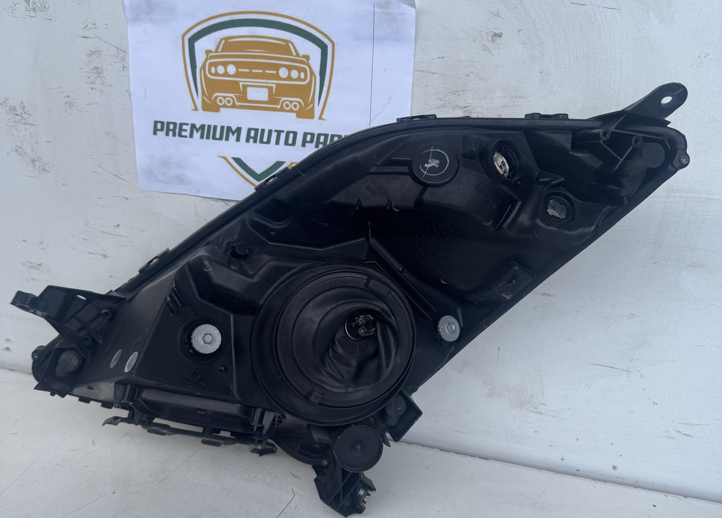 2006  W20 Right Headlight