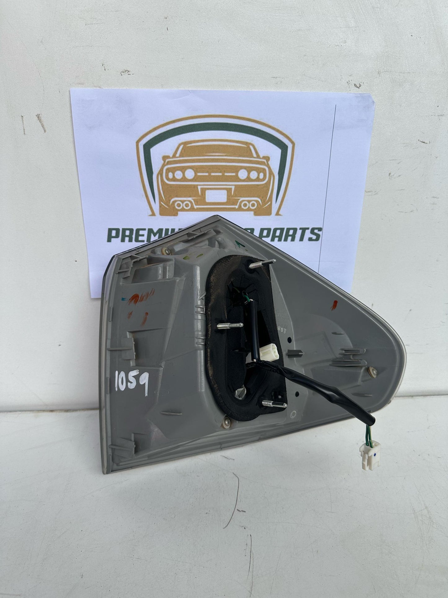 2008  U30 Left Taillight