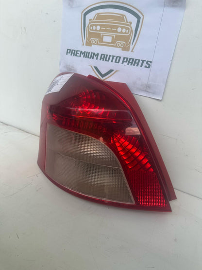 2006   Left Taillight