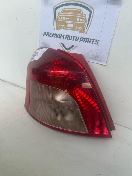 2006   Left Taillight