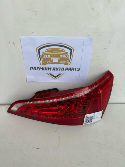 2010  8R Right Taillight