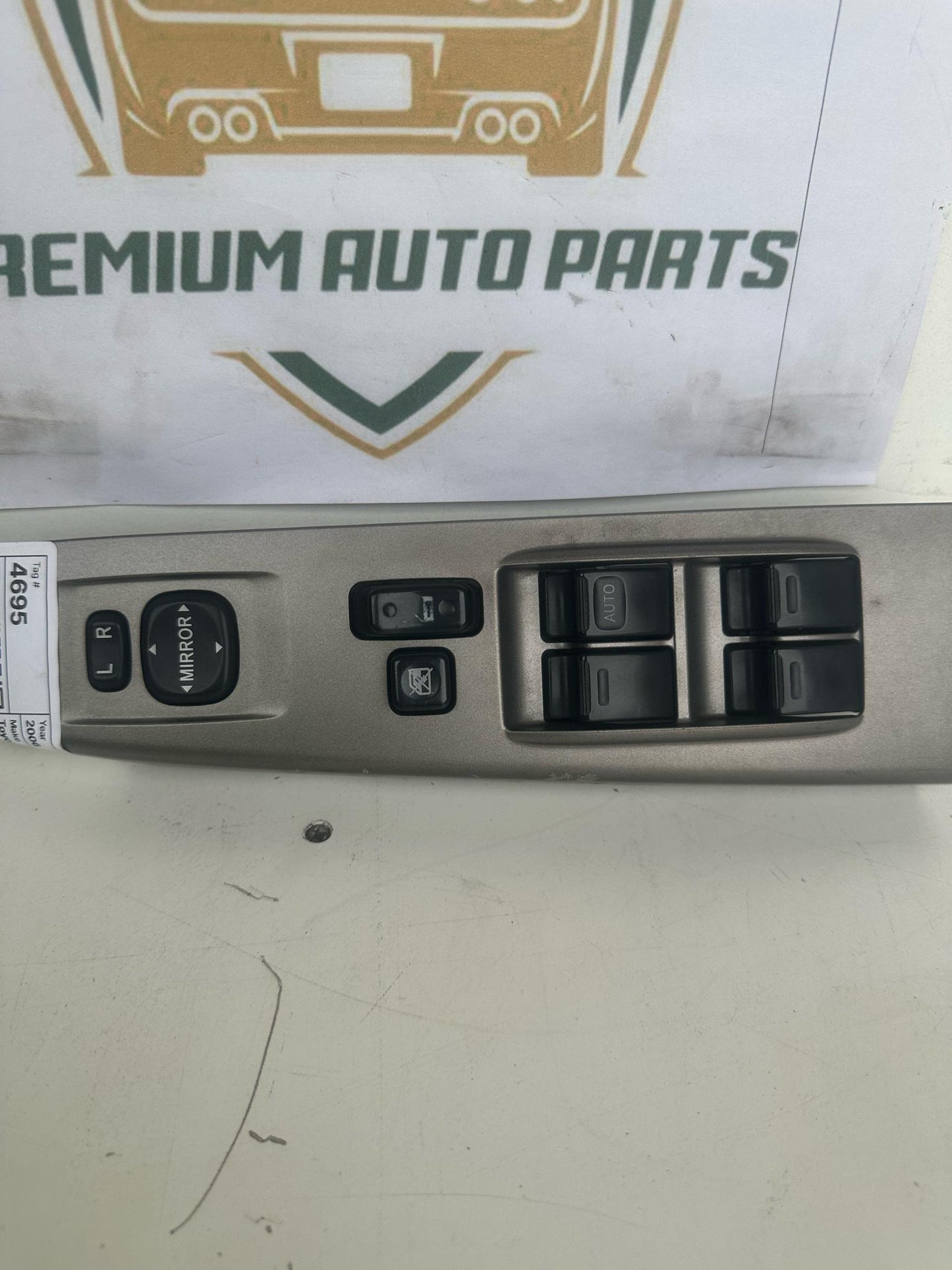 2006  W20 Master Power Window Switch