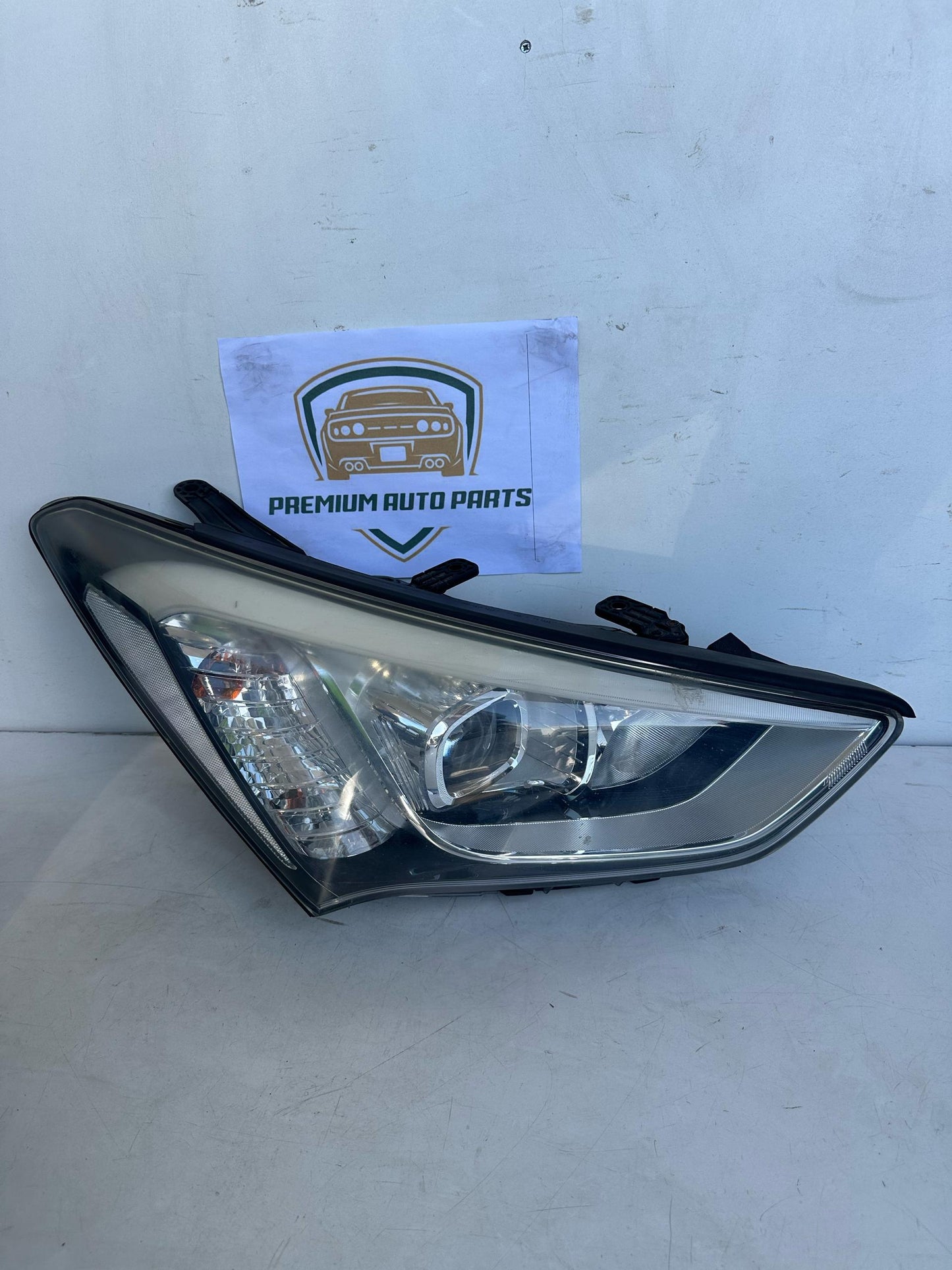 2013 Hyundai Santa Fe DM Right Headlight