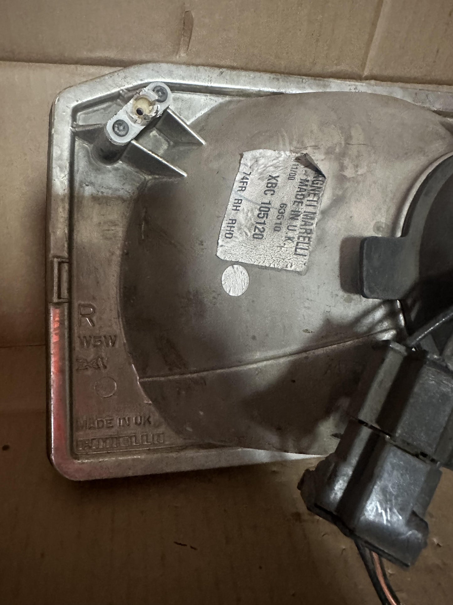 2000  II L318 Right Headlight