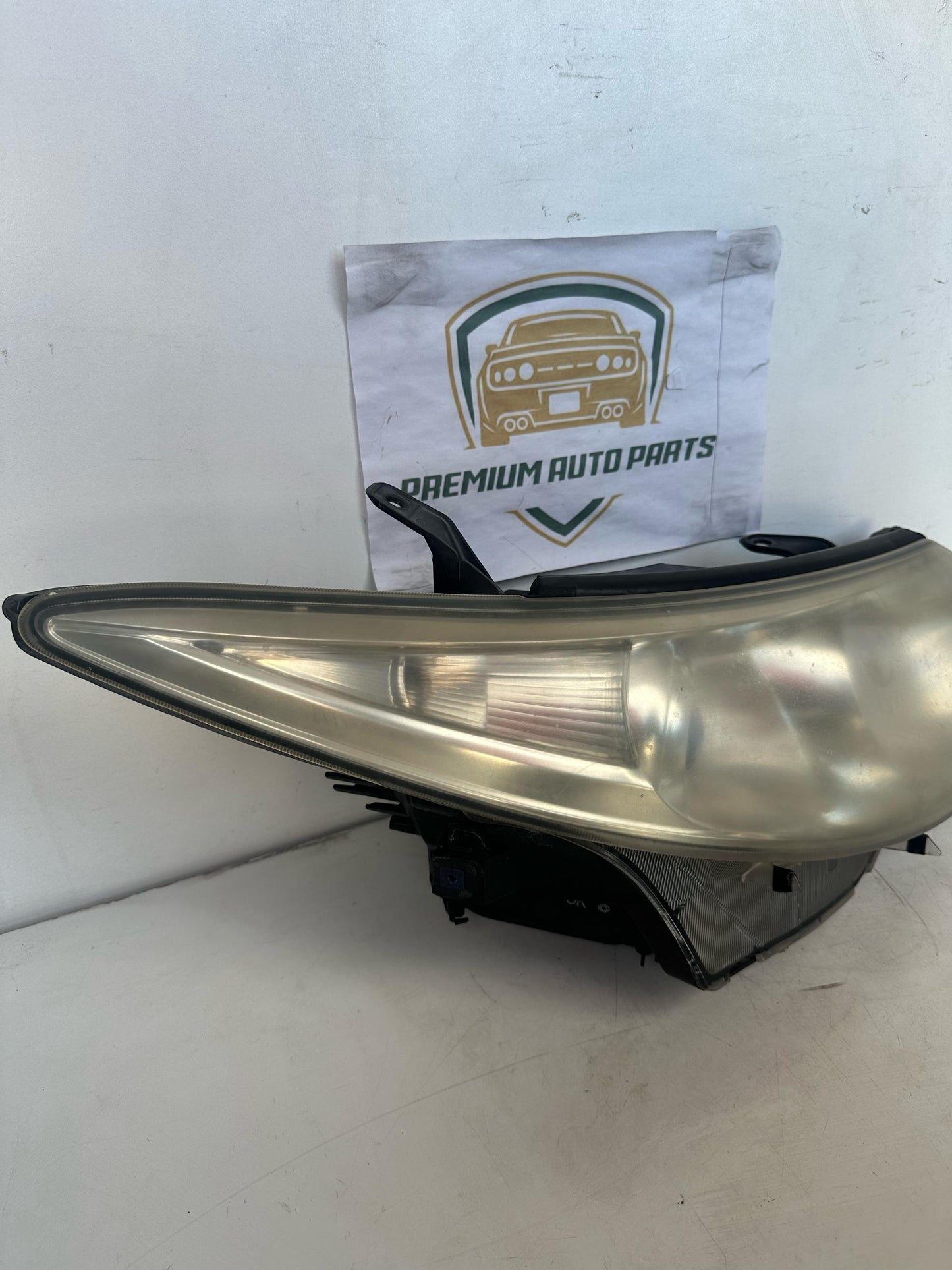 2006 Toyota Tarago R50 Right Headlight