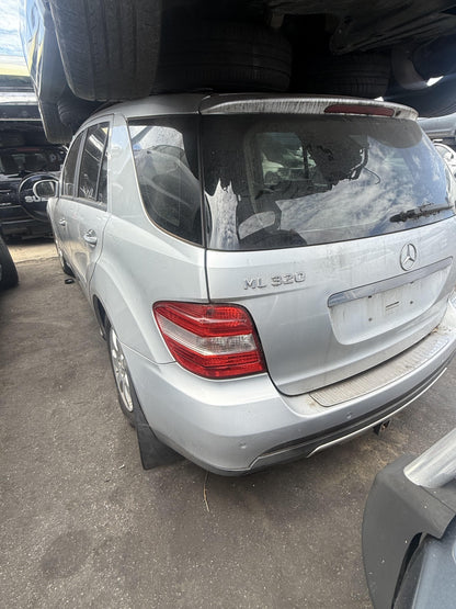 2006 Mercedes-Benz ML320  M-Class W164Station Wagon 
Mercedes-Benz
ML320