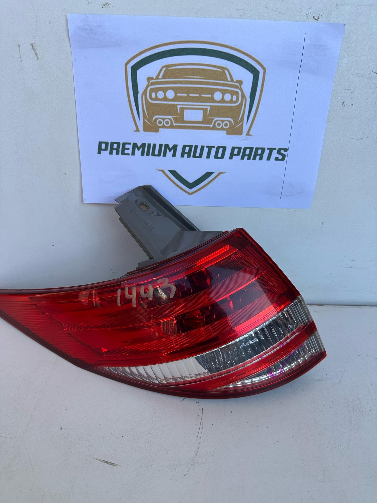 2006   Left Taillight