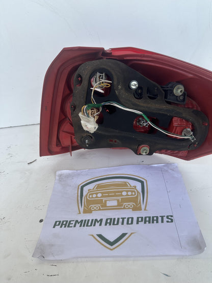 2007   Left Taillight