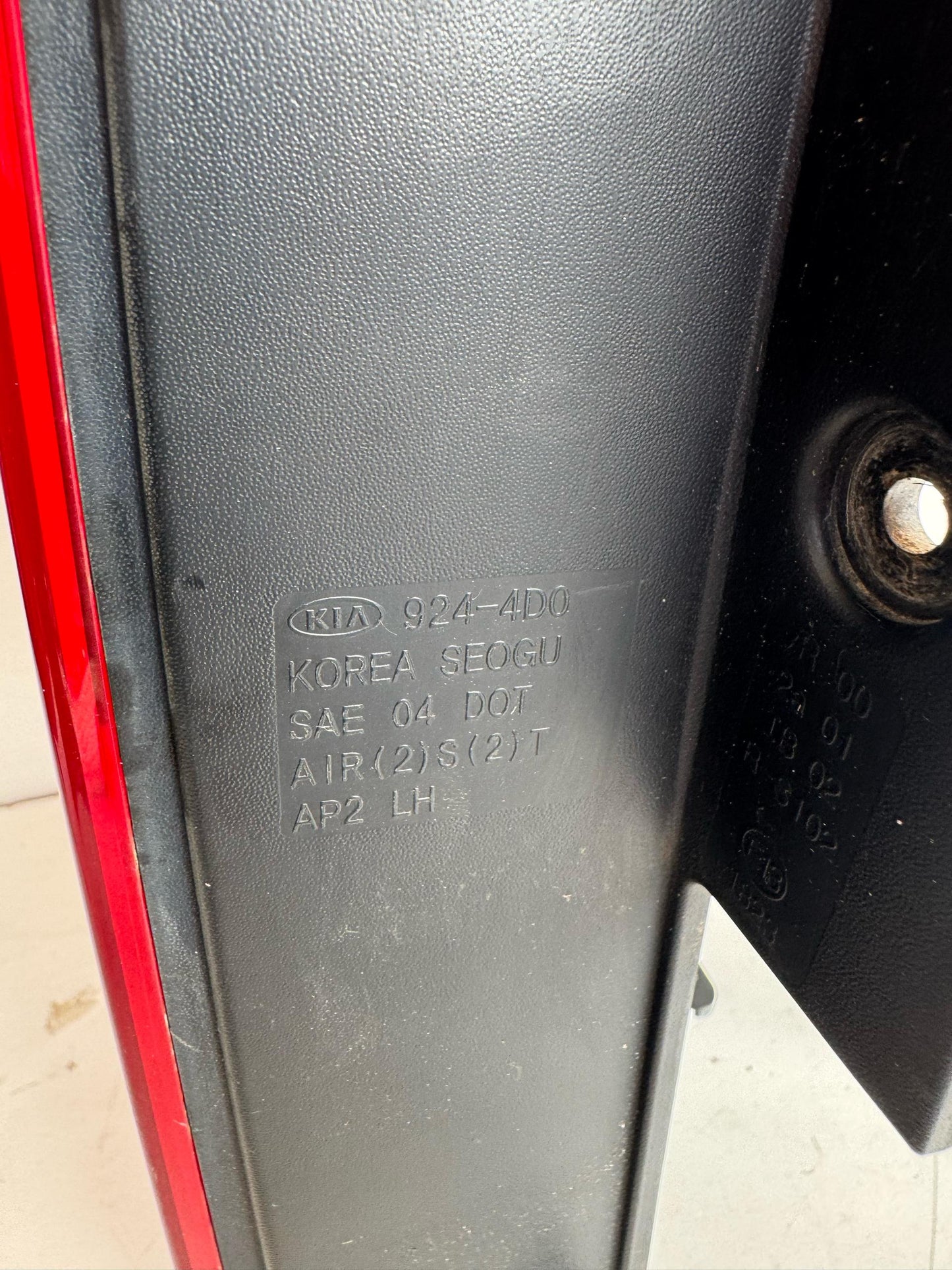 2009 Kia Grand Carnival Left Taillight