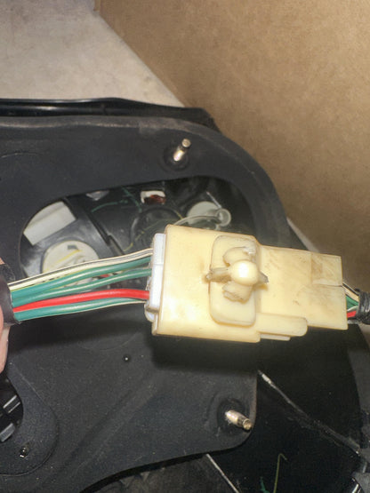 2004   Left Taillight